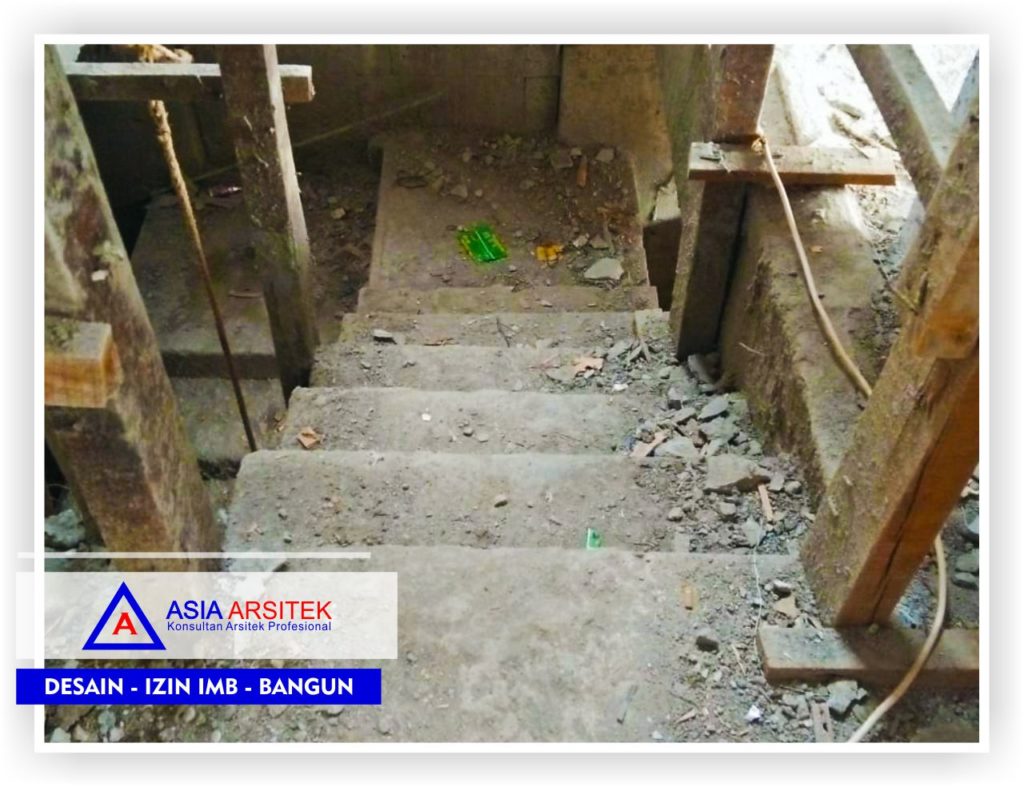Proses-pengerjaan-area-tangga-rumah