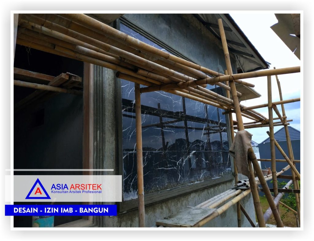 proses-pemasangan-keramik-dinding-area-balkon