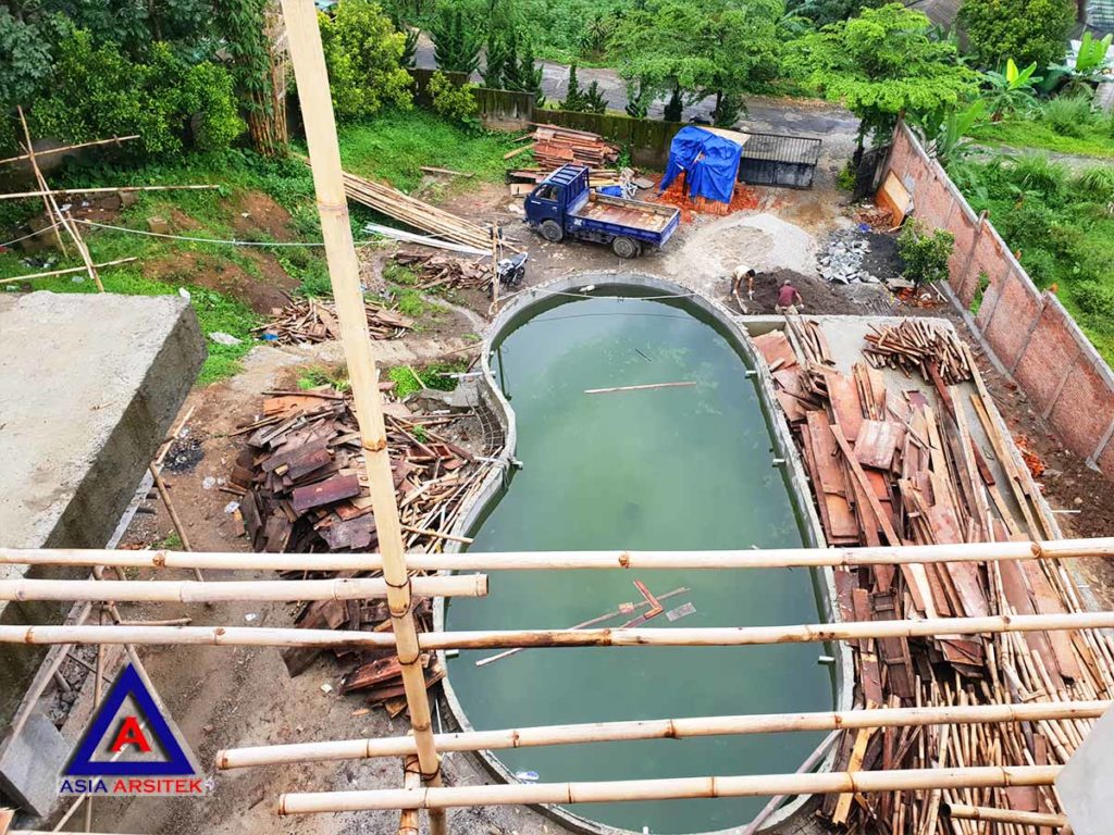 Proses Pembuatan Kolam Renang Realisasi Desain Villa Mewah Bu Kartini Di Sentul Bogor