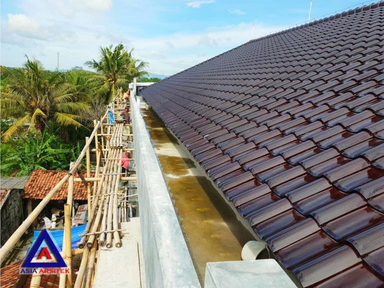 Proses Pemasangan Atap Jasa Desain Rumah Klasik/Classic Mewah Pak Wagiyanto Di Yogyakarta