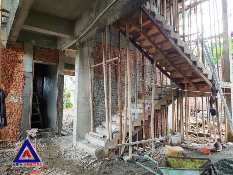 Proses Pembuatan Tangga Realisasi Desain Villa Mewah Bu Kartini Di Sentul Bogor