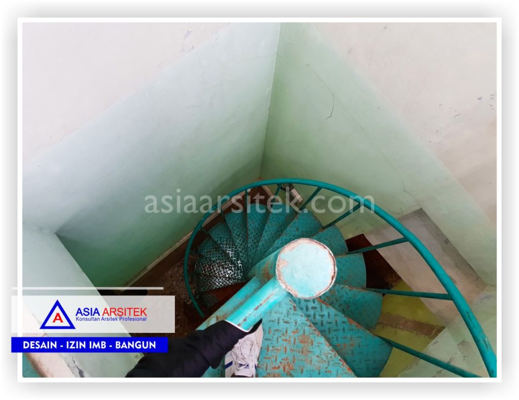 Tangga Sebelum Renovasi Rumah Classic Klasik Bpk Dody Tangerang-Jakarta-Bogor-Bekasi-Bandung-Jasa Konsultan Desain Arsitek Profesional - Desain Rumah Mewah - Arsitek Gambar Desain Rumah Klasik