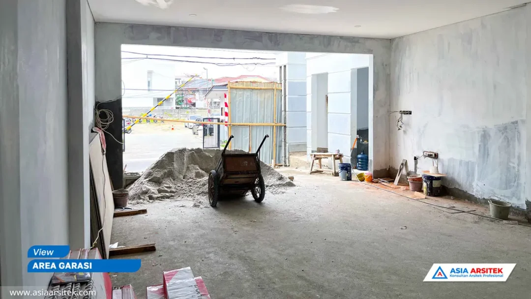 Pembangunan Rumah Tinggal Mewah Tropis 3 Lantai Di Jakarta Timur garasi