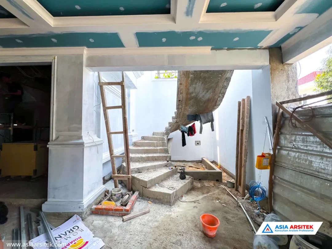 Pembangunan Rumah Tinggal Mewah Mediterania 4 Lantai di Jakarta Utara tangga