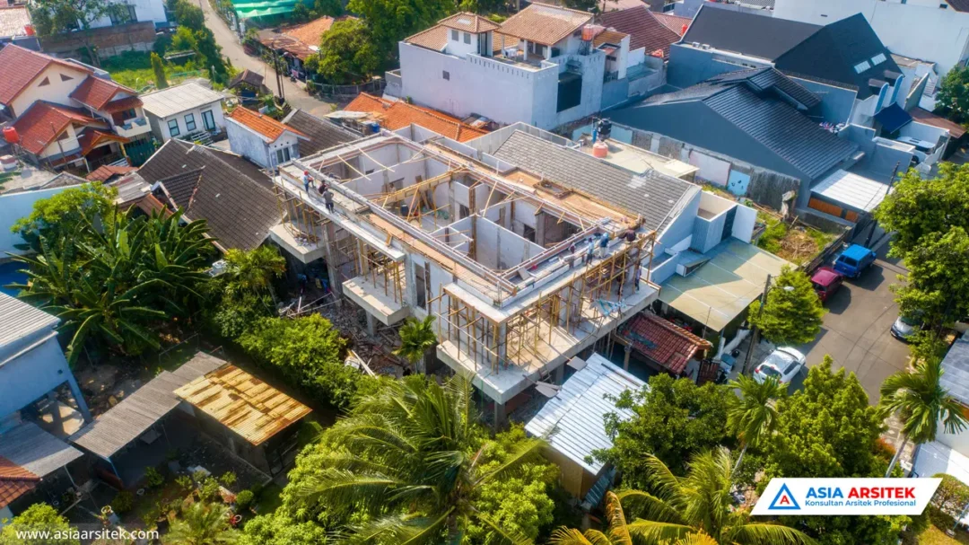 Pembangunan Rumah Tinggal Mewah Tropis 3 Lantai di Kota Jakarta Utara atas