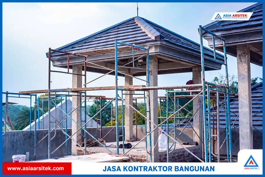 gazebo atap rumah klasik tropis modern dengan struktur limasan di rooftop lantai 2