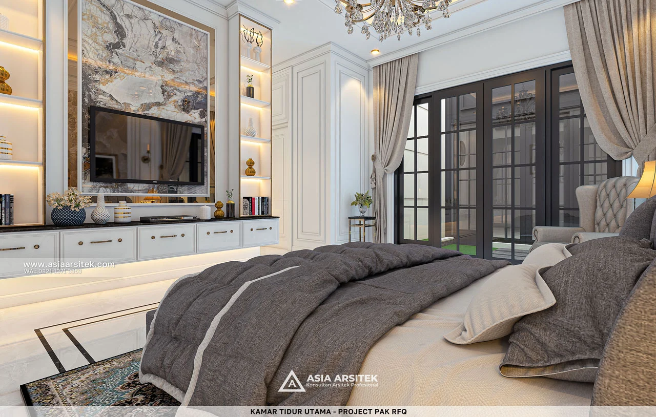 Desain Kamar Tidur Utama Dengan TV Rumah Mediterania 3 Lantai Bapak RFQ di Jatimelati Bekasi