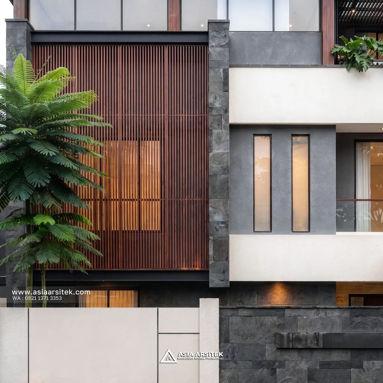 Desain Depan Rumah Modern 3 Lantai Ibu MCH di Palmerah Jakarta Barat