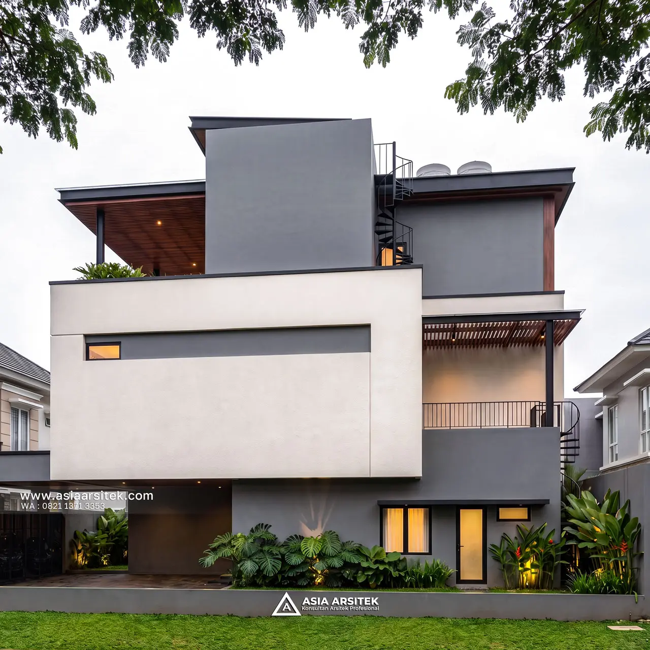 Desain Samping Kanan Rumah Modern 3 Lantai Ibu MCH di Palmerah Jakarta Barat