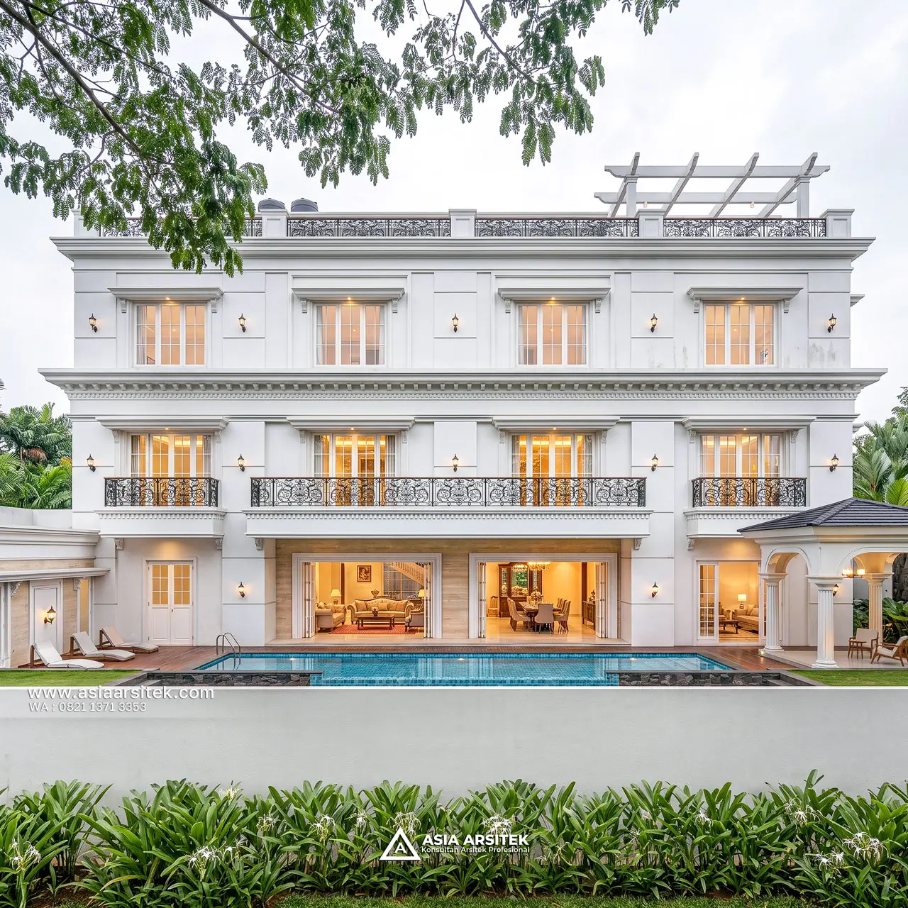 Desain Tampak Belakang Rumah Klasik Mewah 5 Lantai Bapak ED di Pondok Indah Jakarta Selatan