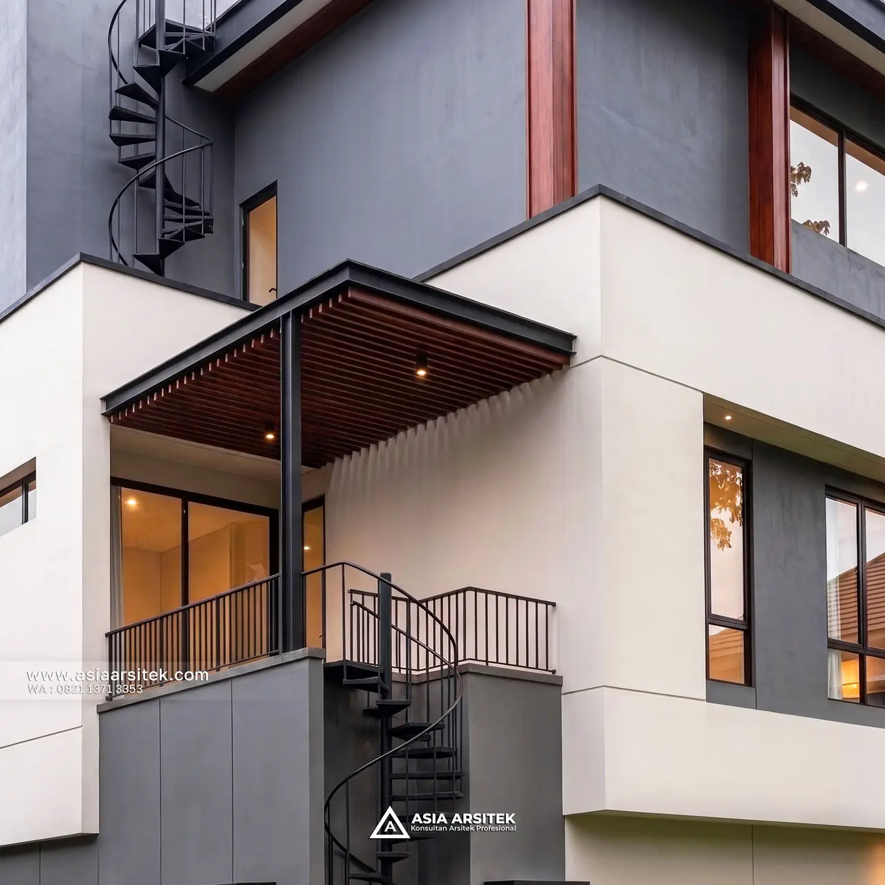 Desain Tangga Belakang Rumah Modern 3 Lantai Ibu MCH di Palmerah Jakarta Barat