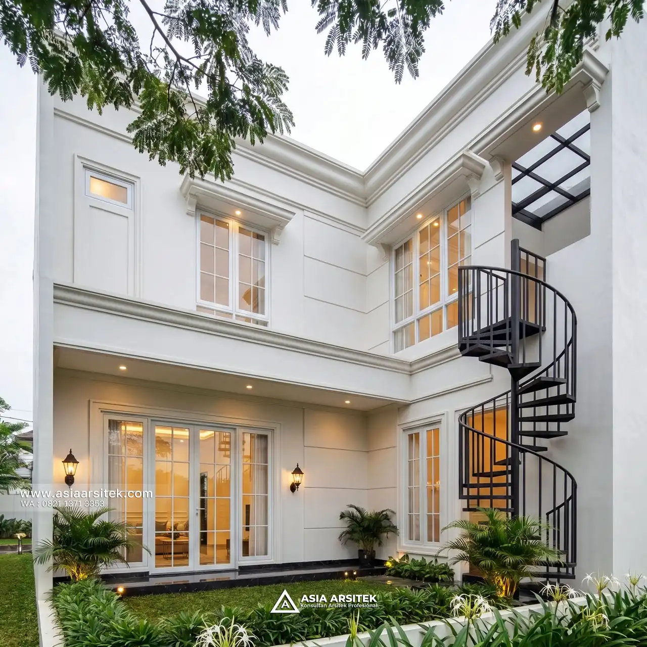 Desain Belakang Rumah Klasik 2 Lantai Bapak H. NRH di Banjarbaru Kalimantan Selatan