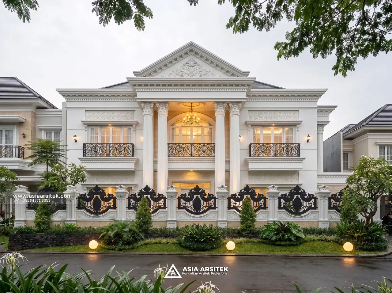 Desain Tampak Depan Rumah Klasik 2 Lantai Bapak FDL di Padang Sumatra Barat
